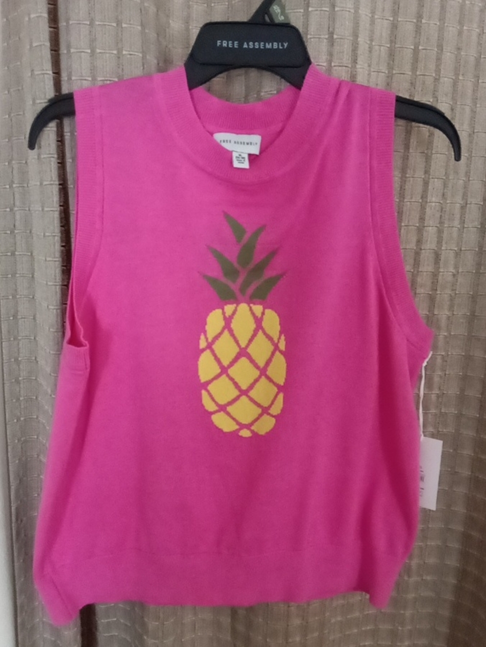 Free Assembly Pink Pineapple Graphic Tank